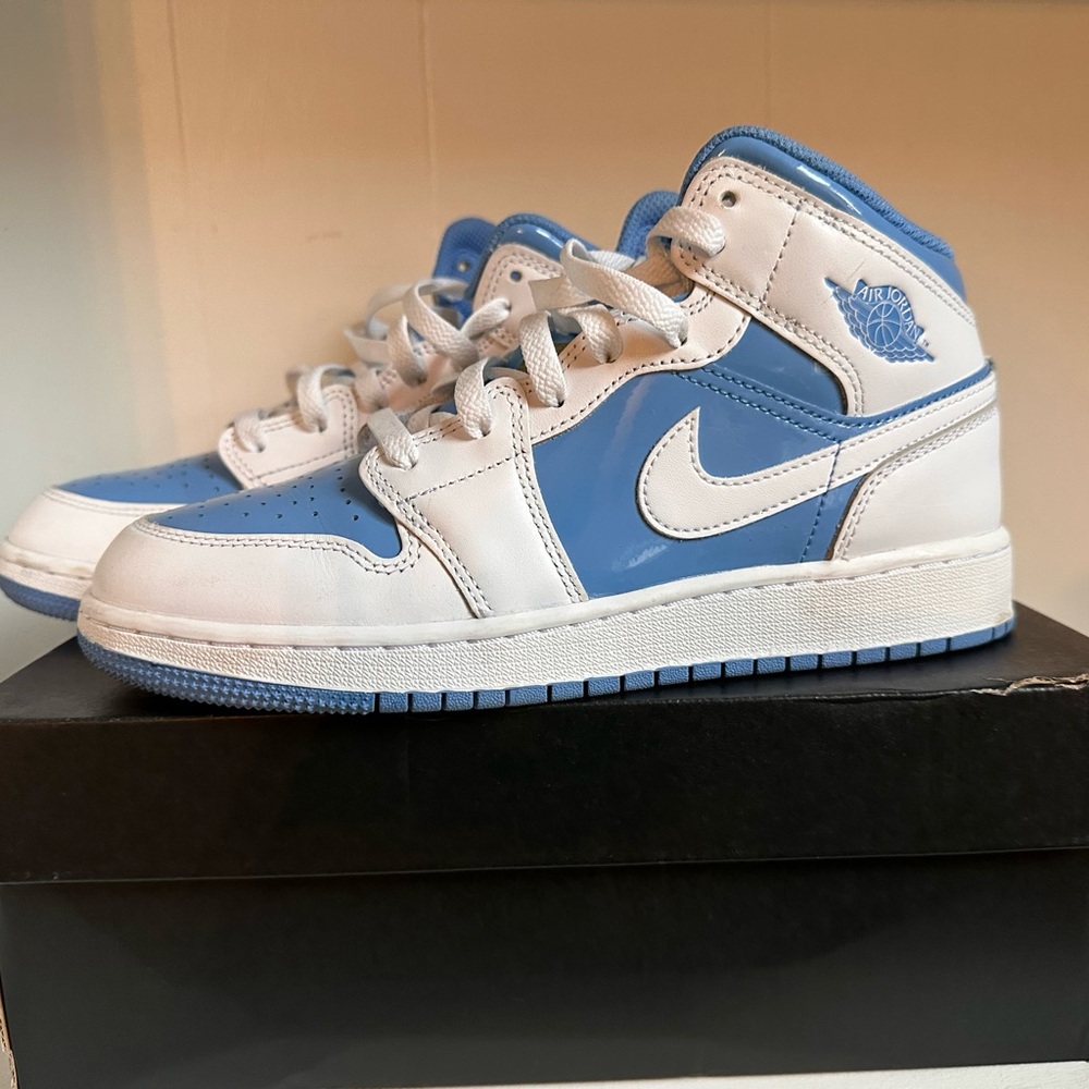 Nike Jordans Air One Mid SE White and Blue